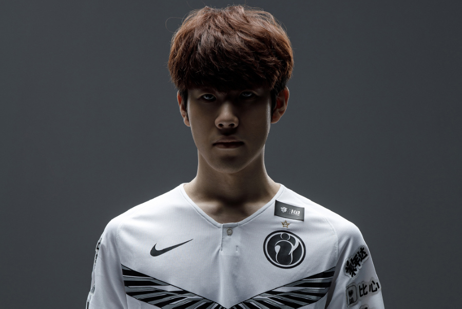 s1mple 复出与 Imperial Fe 进行表演赛