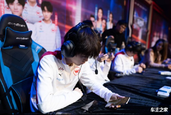 TES晒Tian生日返图：好友环绕，欢声笑语，再次祝Tian生日快乐